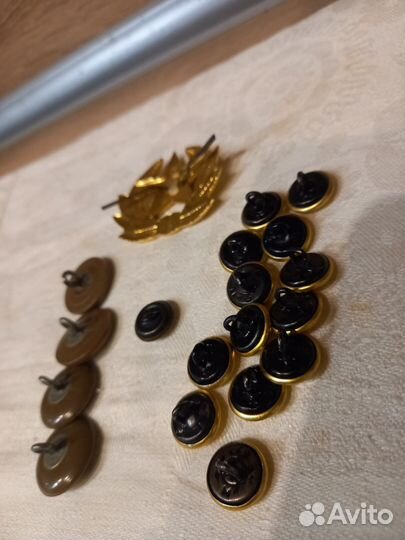 Пуговицы со звездами и кокарда