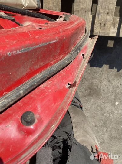 Задняя левая дверь mitsubishi carisma