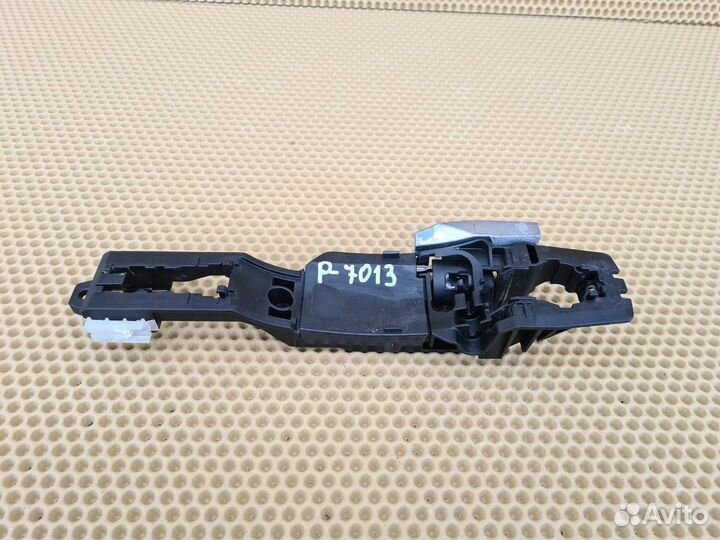 Кронштейн ручки двери левый Infiniti