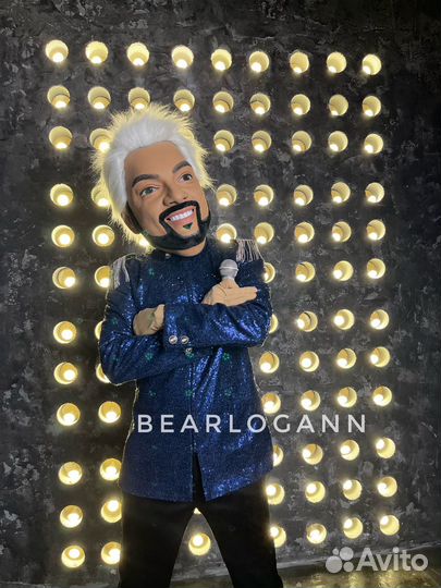 Ростовые куклы, пародия на звёзд, живая открытка