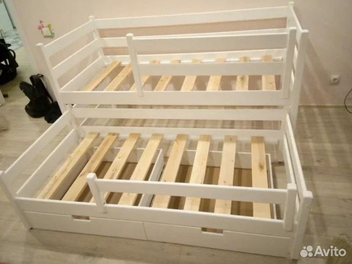 Софа с выкатным спальным местом бортики