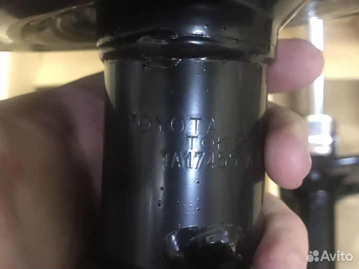 Передние амортизаторы Тойота Highlander 2013-2019