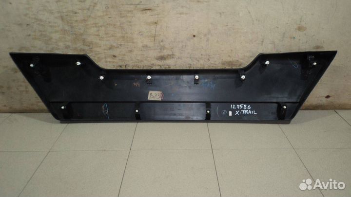 Накладка двери багажника Nissan X-Trail (T31)