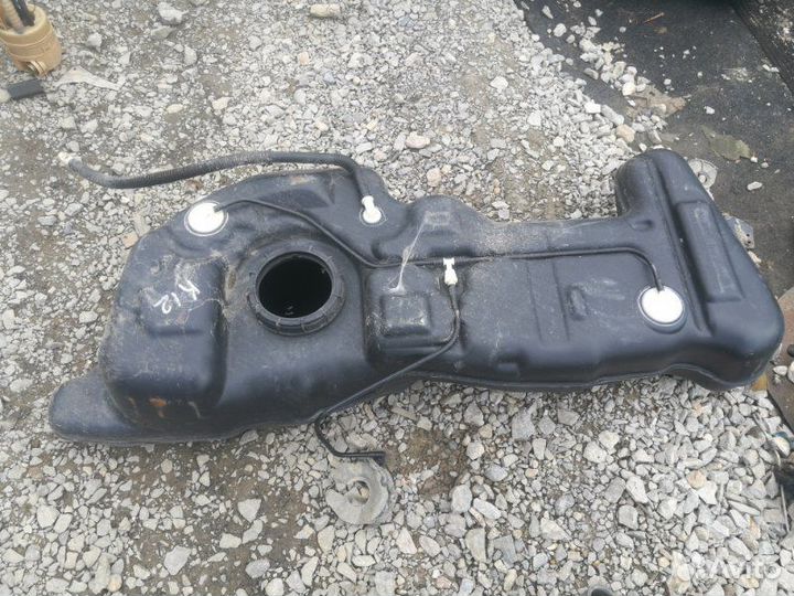 Бензобак Nissan March K12