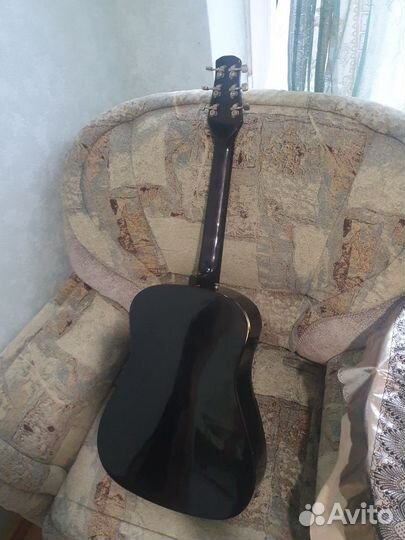 Акустическая гитара