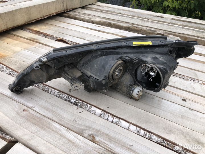 Фара правая Toyota RAW4