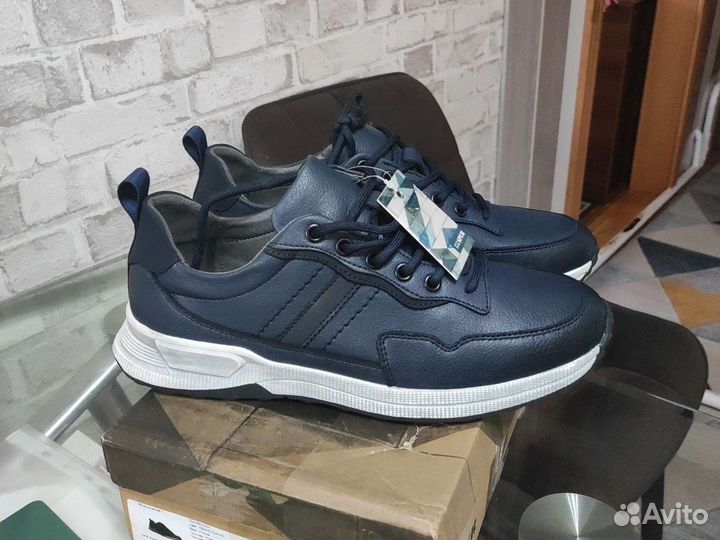 Кроссовки мужские 42 размер новые