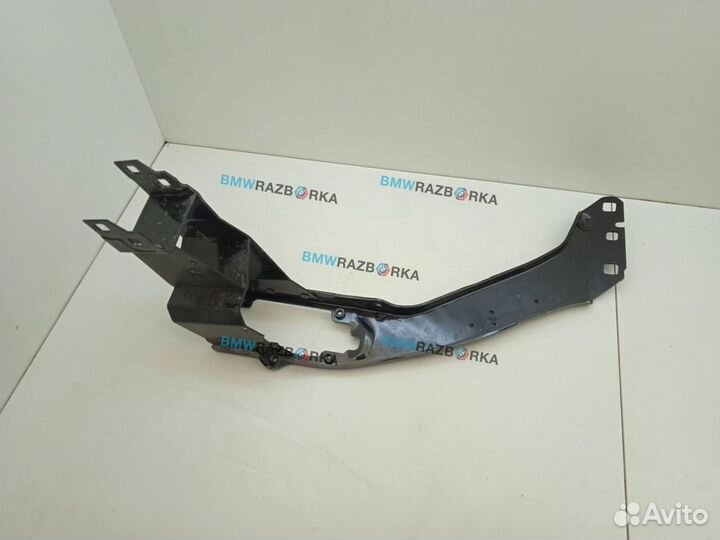 Кронштейн передней панели (телевизора) BMW F46