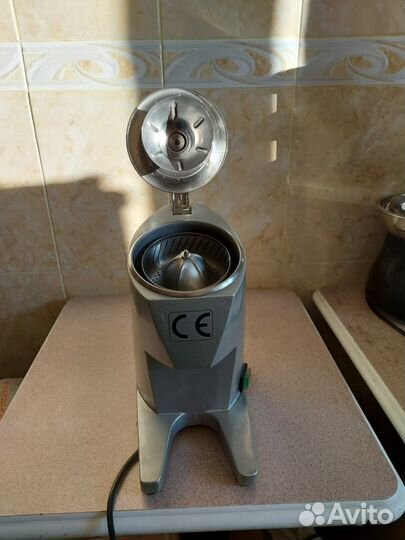 Соковыжималка для цитрусовых и гранат