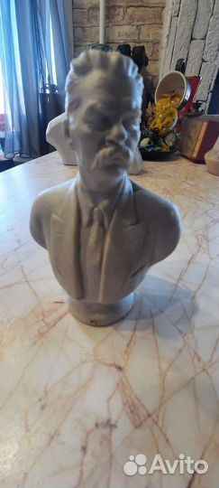 Бюст Ленина, бюст Горького,бюст Маяковского