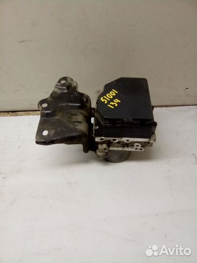 Блок ABS (насос) Toyota RAV4