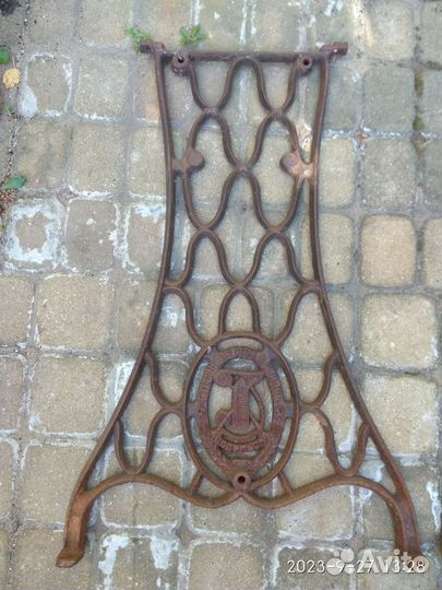 Чугунная станина от швейной машины