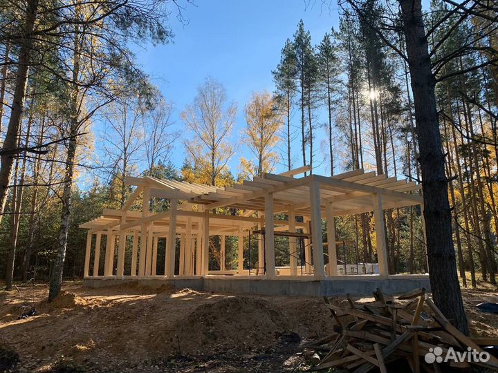 Строитель с машиной