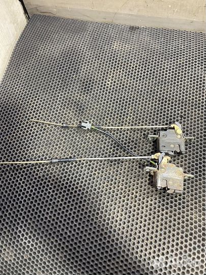 Замок крышки багажника Ауди 80 B4 Audi 80 Avant