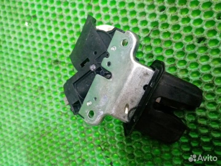 Замок багажника Volkswagen Passat B6 CAX 2008