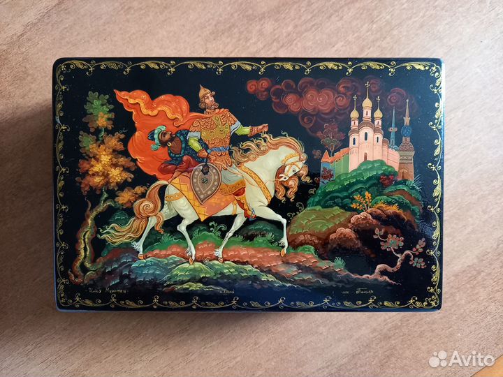 Шкатулка Холуй