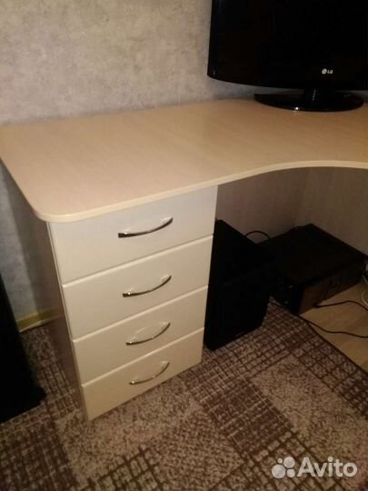 Компьютерный стол