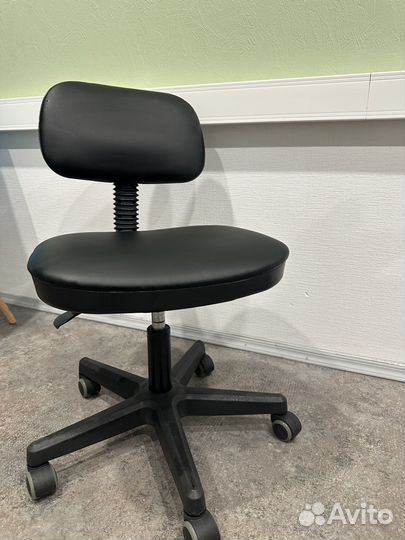 Кресло мастера маникюра