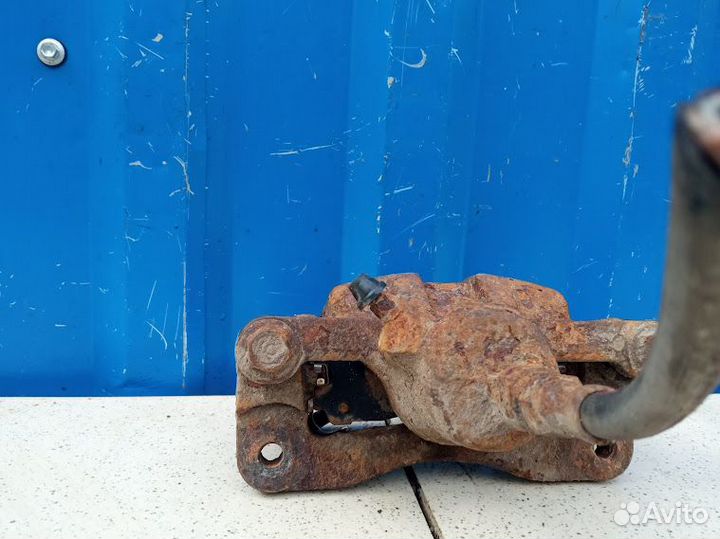 Суппорт задний левый Mitsubishi Galant 8 2.0 4G63