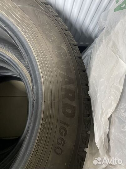 Yokohama Ice Guard IG60 215/60 R17