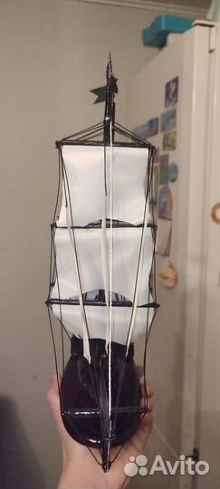 Модель парусника из дерева