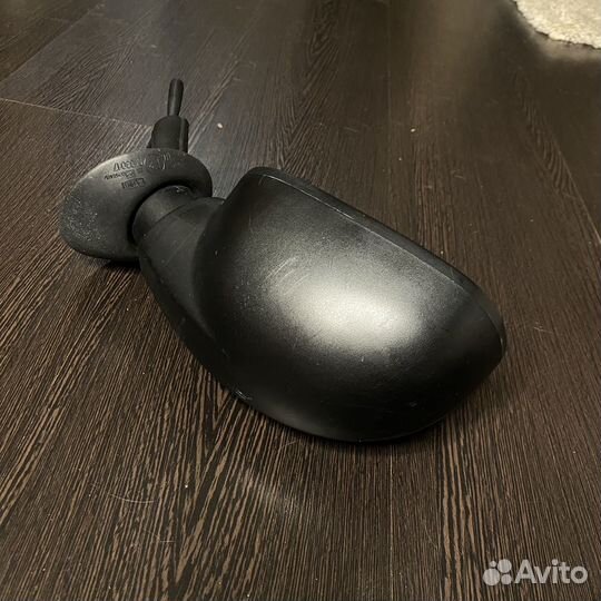 Правое боковое зеркало на renault logan