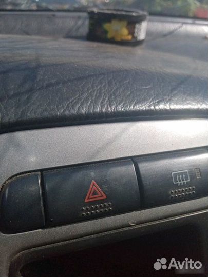 Кнопка аварийки Toyota Avensis 2000