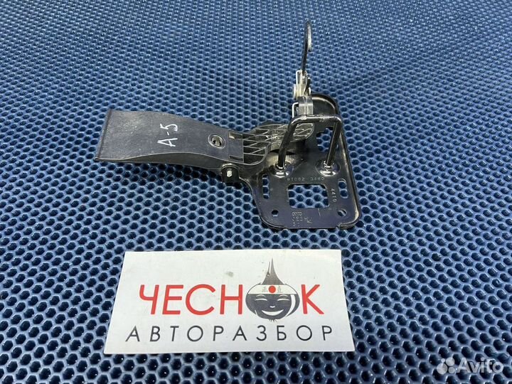 Крюк петля капота Audi A5 A4 S-Line