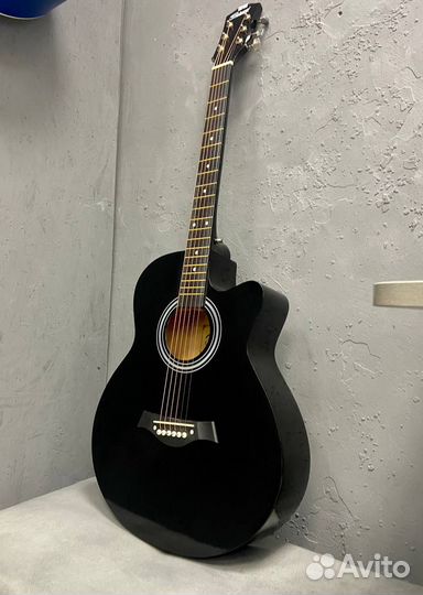Гитара полноразмерная