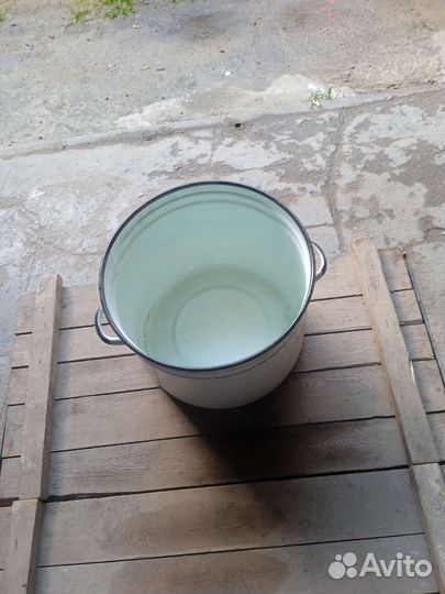 Кастрюля эмалированная