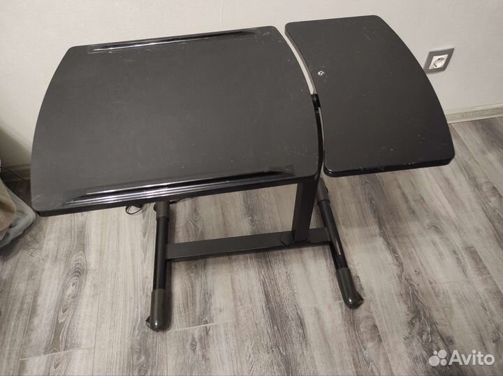 Стол для ноутбука