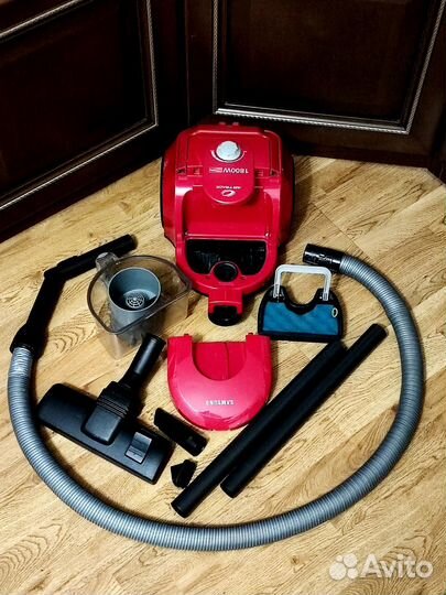 Мощный пылесос Samsung с контейнером, без мешка