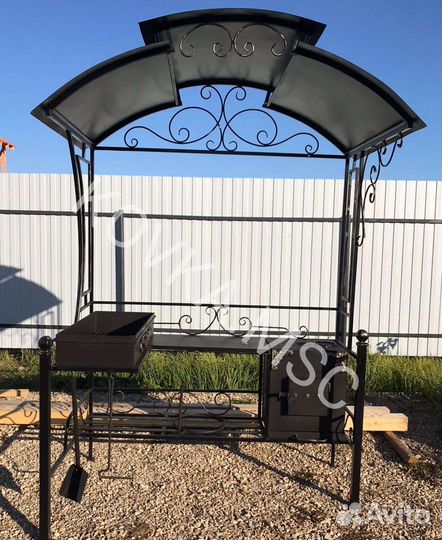 Мангал с крышей