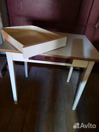 Стол обеденный