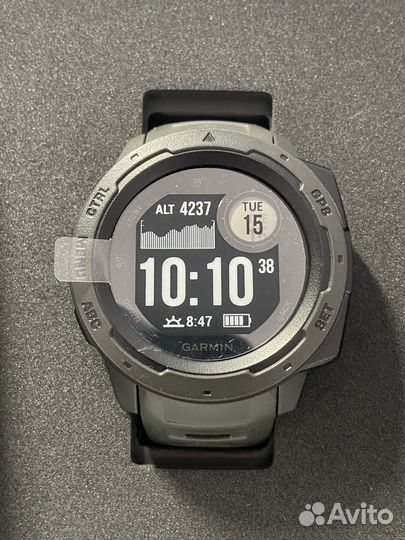 Часы Garmin instinct