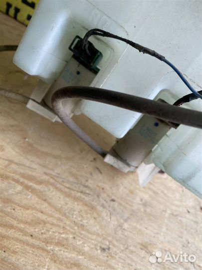 Бачок омывателя Nissan Serena (pnc24) 1999-2005