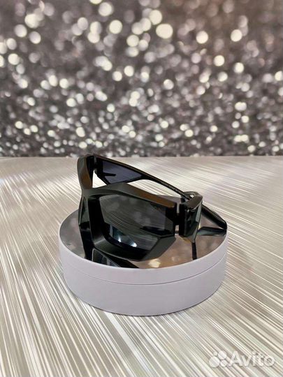 Солнцезащитные очки prada