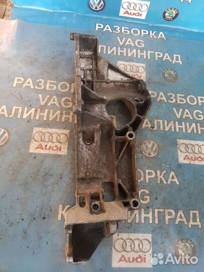 Кронштейн генератора vw caddy2 1.9 038903143A