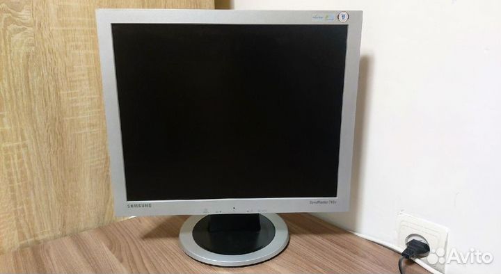 Монитор Samsung syncmaster 710N