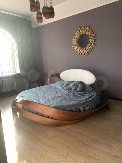 Дом 218 м² на участке 5 сот.