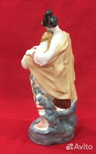 Статуэтка фарфоровая. Майская ночь. СССР