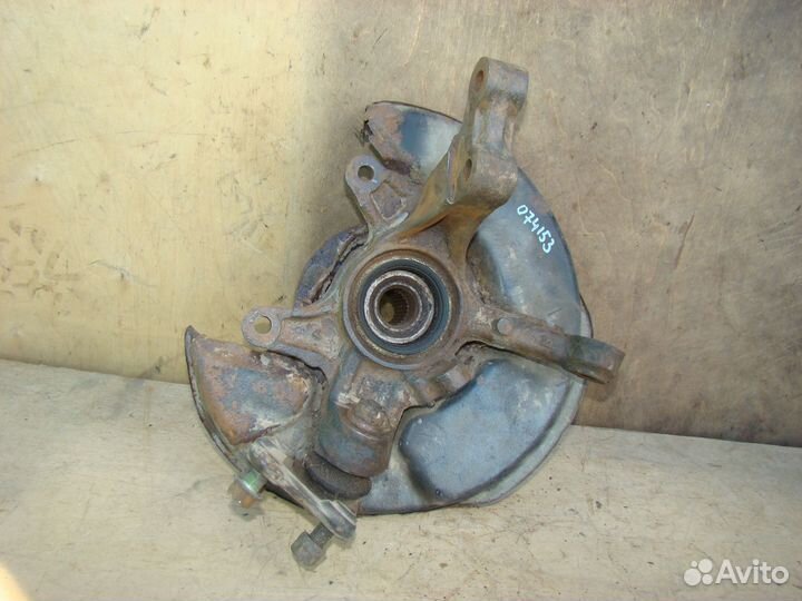 Передние поворотные кулаки Toyota rav4 05г