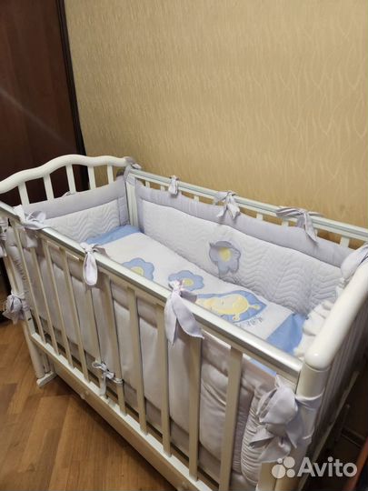 Детская кроватка, обеденное кресло, качели