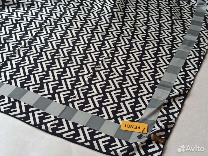 Платок Шаль Шелк Fendi ручная подшивка новый