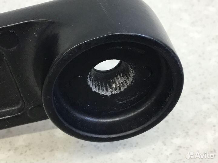 Поводок стеклоочистителя передний правый FAW Bestu