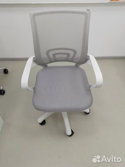 Офисное компьютерное кресло