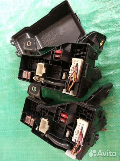 Блок предохранителей Toyota Avensis AZT250