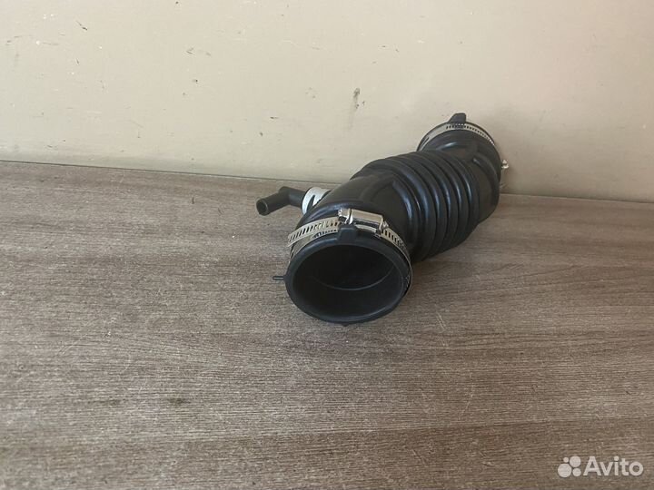 Патрубок воздушного фильтра Nissan Note E11 HR16