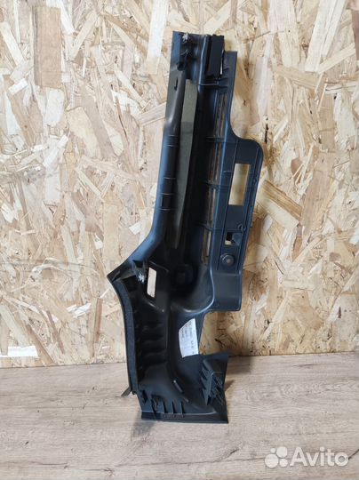 Направляющая шторки багажника Ford Kuga 1