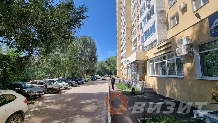 Помещение с парковкой в центре Кировского района